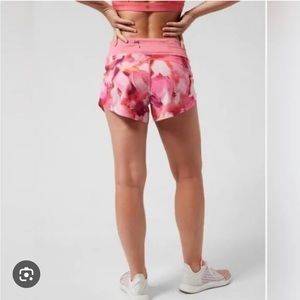 New Athleta Run with It Shorts Coral Red Pink Printed Shorts 2X